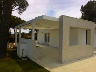 Pergola bioclimatica presso villa privato, Centro Arredotessile S.r.l. Centro Arredotessile S.r.l. Anexos de estilo minimalista Aluminio/Cinc