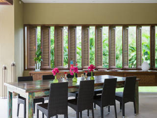 Casa Mesa de Yeguas, NOAH Proyectos SAS NOAH Proyectos SAS Modern dining room Solid Wood Multicolored