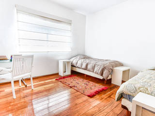 Cuarto con dos camas Foto Property Dormitorios de estilo minimalista