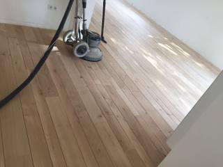 Eiken - Castle Brown, ARDEE Parket Interieur Design ARDEE Parket Interieur Design Salones clásicos Madera Acabado en madera