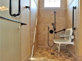 homify Classic style bathroom Bathtubs & showers