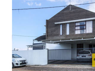 Rumah Bukit Ligar, Bandung, RHBW RHBW Paredes y pisos de estilo industrial