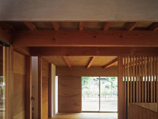 南庭の家 / House in Kobe, 杉山圭一建築設計事務所 杉山圭一建築設計事務所 モダンデザインの リビング