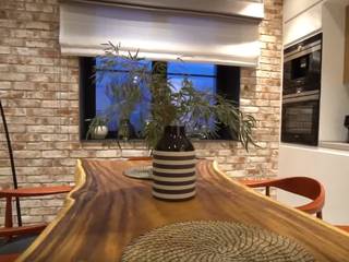 Кухня в современном стиле с элементами лофта, "Комфорт Дизайн" 'Комфорт Дизайн' Встроенные кухни Дерево Эффект древесины