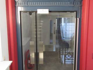 Fire rated glass doors in heritage building , Ion Glass Ion Glass Espacios comerciales Vidrio