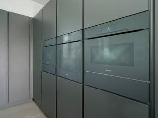 Pedini Arke Iron Grey & Elm, Urban Myth Urban Myth Built-in kitchens Grey