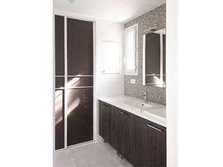 Une suite parentale rénovée au goût des propriétaires, Delphine Gaillard Decoration Delphine Gaillard Decoration Modern Bathroom