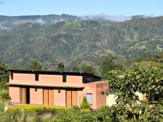 Casa Anolaima, Polanco Bernal Arquitectos Polanco Bernal Arquitectos Casas de estilo rural