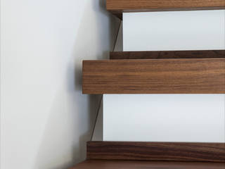 6034 - Walnut Semi Cantilever, Bisca Staircases Bisca Staircases Merdivenler Ahşap Ahşap rengi