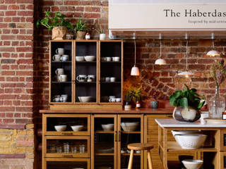 The Haberdasher's Kitchen by deVOL, deVOL Kitchens deVOL Kitchens Classic style kitchen Solid Wood Brown