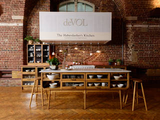 The Haberdasher's Kitchen by deVOL, deVOL Kitchens deVOL Kitchens Klassische Küchen Massivholz Braun