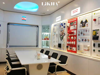 RUANG MEETING MODERN - Kantor VTM, Likha Interior Likha Interior Commercial spaces پلائیووڈ White