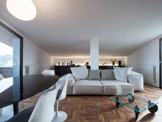 Ristrutturazione di un sotto-tetto nei pressi di Urbino, QUADRASTUDIO QUADRASTUDIO Modern living room Solid Wood Multicolored