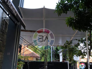 Tenda Membrane Jakarta (Cafe), Braja Awning & Canopy Braja Awning & Canopy モダンデザインの テラス 合成繊維 ブラウン