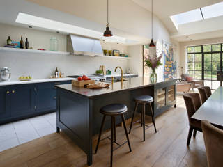 Bespoke Integrated Living Teddy Edwards Cuisine rurale Kitchen Architecture,Teddy Edwards,bespoke kitchen,traditional kitchen,open plan kitchen,integrated kitchen,kitchen island,breakfast bar,kitchen dining,shelved storage