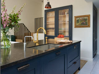 Bespoke Integrated Living Teddy Edwards Kitchen Kitchen Architecture,Teddy Edwards,bespoke kitchen,traditional kitchen,open plan kitchen,kitchen island,integrated kitchen,contrasting kitchen