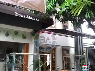 Canopy Kain Jakarta (Teras Malaka), Braja Awning & Canopy Braja Awning & Canopy Balcones y terrazas de estilo clásico Textil Ámbar/Dorado