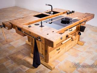 Old carpenters workbench as a breathtaking kitchen island! / Alte Hobelbank als atemberaubende Kochinsel!, Alpenmöbel® - Design trifft Geschichte Alpenmöbel® - Design trifft Geschichte Módulos de cocina Madera maciza Multicolor