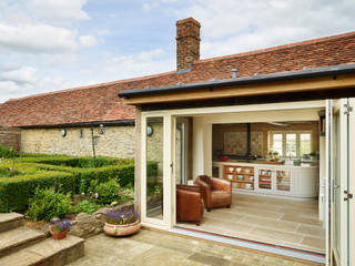 Restored Farmhouse, Teddy Edwards Teddy Edwards Casas do campo e fazendas