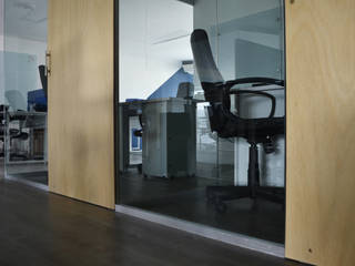 Kempton / Oficinas Corporativas, Estudio Raya Estudio Raya Commercial spaces