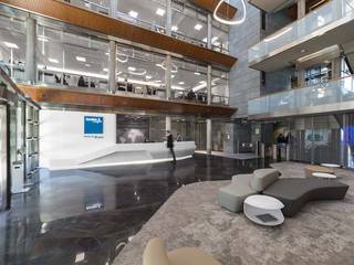 KRION in the hall of the central offices of Sanitas, part of Bupa, in Madrid, KRION® Porcelanosa Solid Surface KRION® Porcelanosa Solid Surface 商業空間