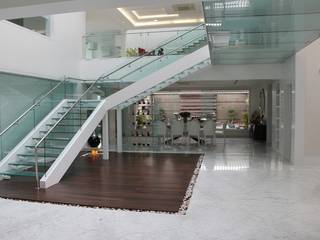 Chugh Villa, Innerspace Innerspace Modern Corridor, Hallway and Staircase