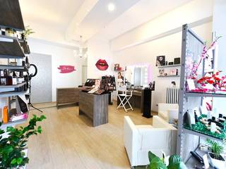 Dakini Makeup Store - Rimini, Unica by Cantoni Unica by Cantoni مساحات تجارية