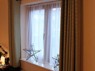 New curtains manufactured and fitted for local customer, Woodyatt Curtains Woodyatt Curtains Moderne Fenster & Türen Textil Bernstein/Gold