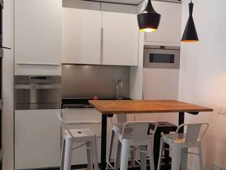 BONITO APARTAMENTO CHUECA GRAN VIA, cultum.es cultum.es Industrial style kitchen Iron/Steel