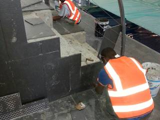 Virgin Active Constantia Swimming Pool, Renov8 CONSTRUCTION Renov8 CONSTRUCTION Moderne Pools