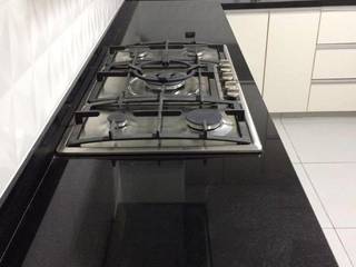 Implementación Cocina Ate, YR Solutions YR Solutions モダンな キッチン