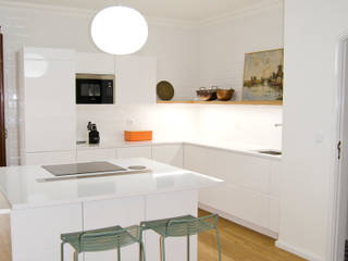 Cozinha e copa em Paredes , Tangerinas e Pêssegos - Design de Interiores & Decoração no Porto Tangerinas e Pêssegos - Design de Interiores & Decoração no Porto Cucinino Legno Effetto legno