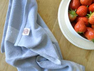 Handwoven towel Bjorn, ilsephilips ilsephilips Modern kitchen