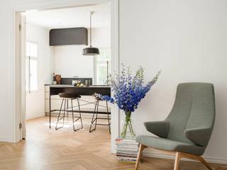 Homestory: Neues Leben für ein 30er Jahre Wohnhaus in Tallinn, Baltic Design Shop Baltic Design Shop Built-in kitchens Wood White
