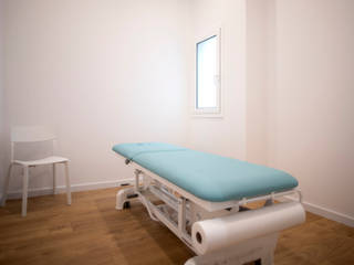 Reforma de centro de fisioterapia en Castelldefels, Grupo Inventia Grupo Inventia Minimalistische spa's Hout Hout