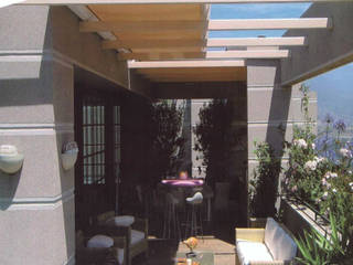 Toldos Clot ofrece diferentes tipos de Veranda en Barcelona, TOLDOS CLOT, S.L. TOLDOS CLOT, S.L. Modern balcony, veranda & terrace