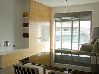 AMUEBLAMIENTO E ILUMINACION OBRA NUEVA Proyecto de amueblamiento para una vivienda en Barcelona, CREAPROJECTS. Interior design. CREAPROJECTS. Interior design. Modern living room