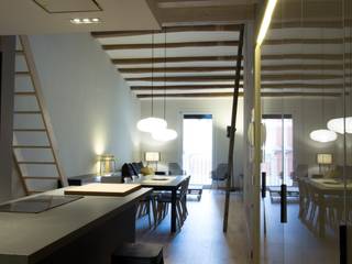 LOFT EN BARCELONA Proyecto de interiorismo para convertir un antiguo piso en un loft donde se valora la calidad del espacio, CREAPROJECTS. Interior design. CREAPROJECTS. Interior design. Cocinas integrales