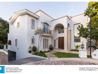 Residencia Alberta, René Flores Photography René Flores Photography Classic style houses