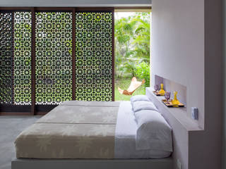 Casa Mesa de Yeguas X-13, NOAH Proyectos SAS NOAH Proyectos SAS Modern style bedroom Glass