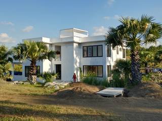 Villa Resort, Nuansa Studio Architect Nuansa Studio Architect モダンな 壁&床 鉄筋コンクリート 白色