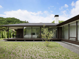 049つどいの杜 in 軽井沢, atelier137 ARCHITECTURAL DESIGN OFFICE atelier137 ARCHITECTURAL DESIGN OFFICE Modern houses Glass Transparent