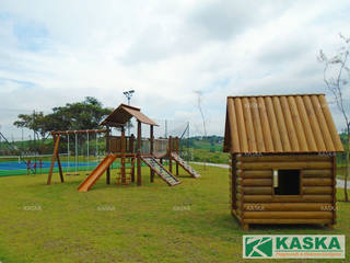 Playground em Condomínio, Kaska Playgrounds Kaska Playgrounds Casas rústicas Madeira Acabamento em madeira