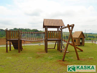 Playground em Condomínio, Kaska Playgrounds Kaska Playgrounds Casas rústicas Madeira Acabamento em madeira