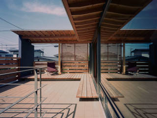 杉並の家, 西島正樹／プライム一級建築士事務所 西島正樹／プライム一級建築士事務所 Asian style balcony, veranda & terrace Wood Beige