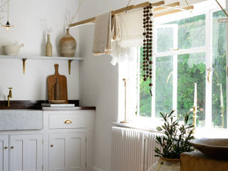 The Millhouse Scullery by deVOL, deVOL Kitchens deVOL Kitchens Mediterrane Küchen Massivholz Weiß