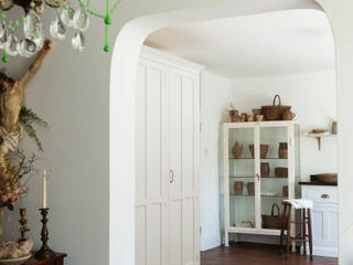 The Millhouse Scullery by deVOL, deVOL Kitchens deVOL Kitchens Mediterranean style kitchen Solid Wood White