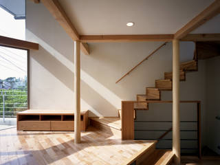 丘を望む家, 西島正樹／プライム一級建築士事務所 西島正樹／プライム一級建築士事務所 Stairs Wood Wood effect
