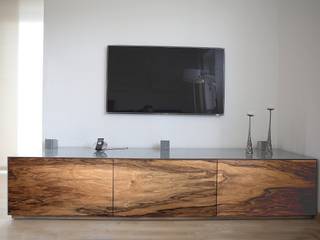 Sideboard Forest, luanna design luanna design غرفة المعيشةخزانات التلفزيون الجانبية خشب Grey