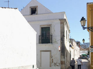 Casa das Muralhas, Corpo Atelier Corpo Atelier Minimalistyczne ściany i podłogi Biały